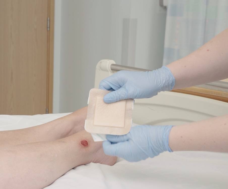 Beinverletzung wird versorgt
