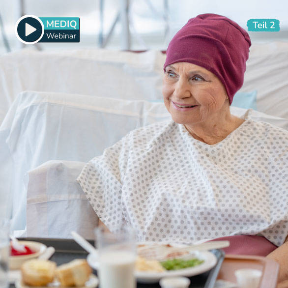 Webinar Mangelernährung Teil 2 - Onkologische Patientin beim Essen in Klinik