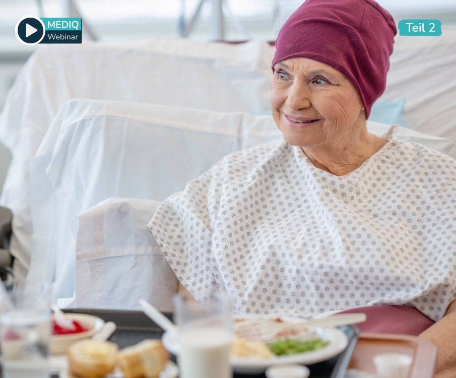Webinar Mangelernährung Teil 2 - Onkologische Patientin beim Essen in Klinik