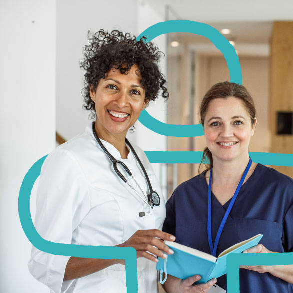 Außendienst und Pflegefachkraft in Pflegeeinrichtung